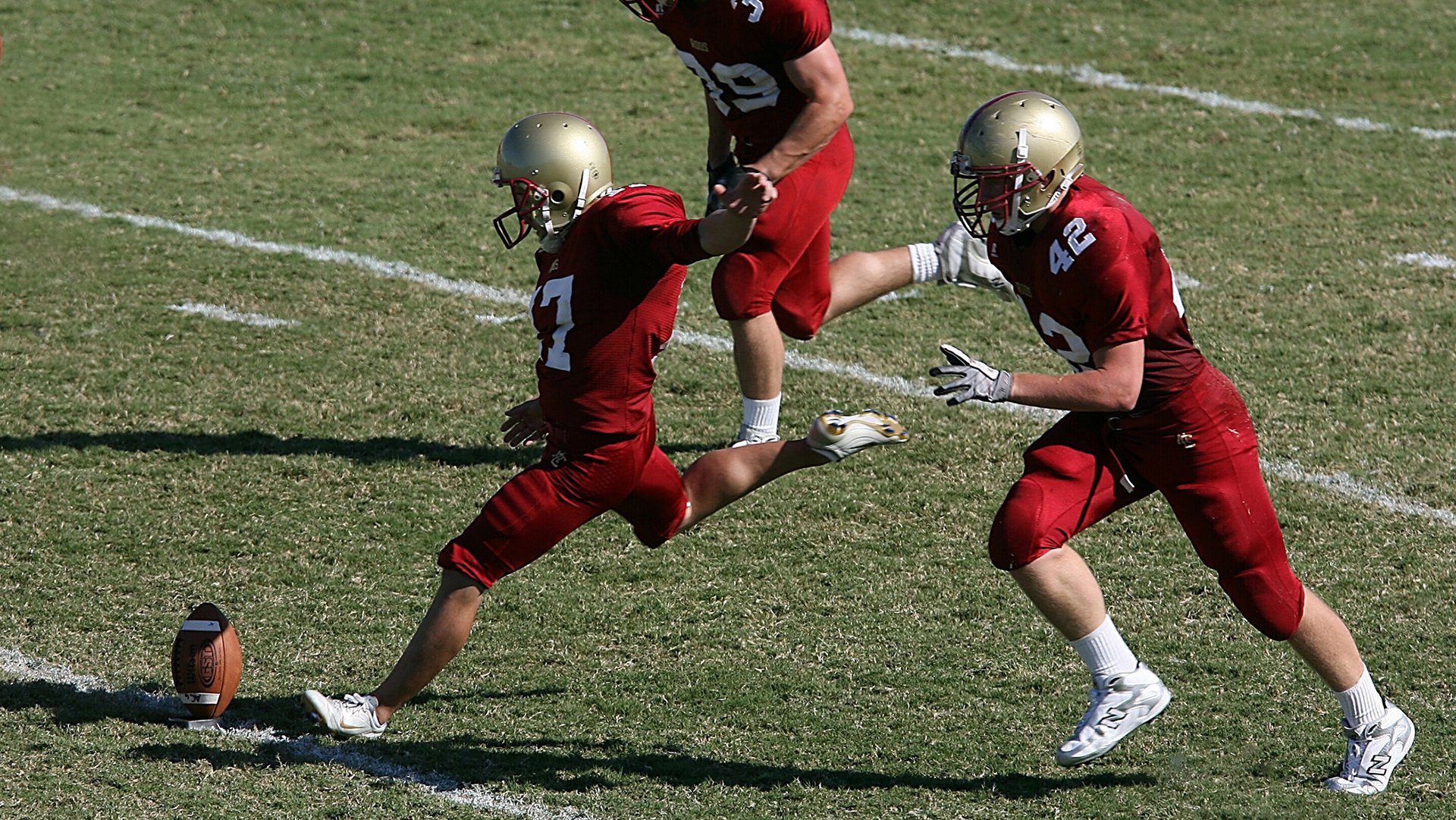 开云集团中国官网-Messaoudi 擅长进攻与防守，身高 215cm 驱动队伍节奏，messi球员